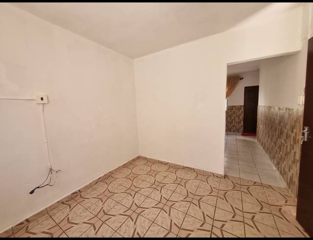 2 BEDROOM HOUSE FOR SALE IN MONTFORD
